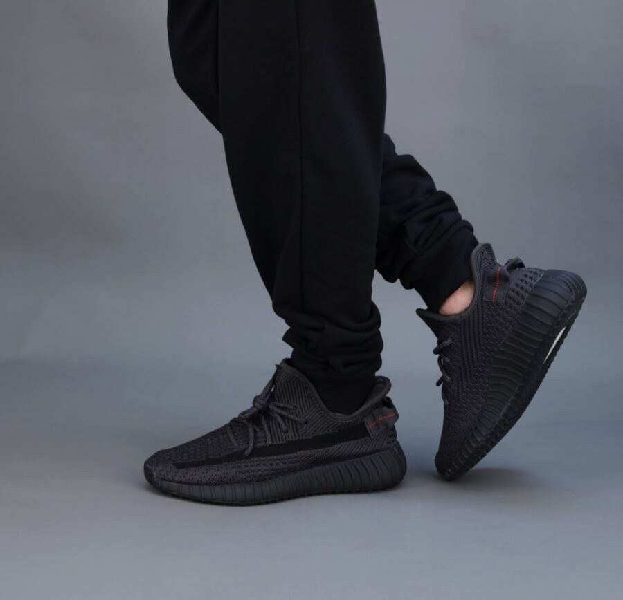 Adidas Yeezy Boost 350 V2 Black (Рефлективный шнурок)