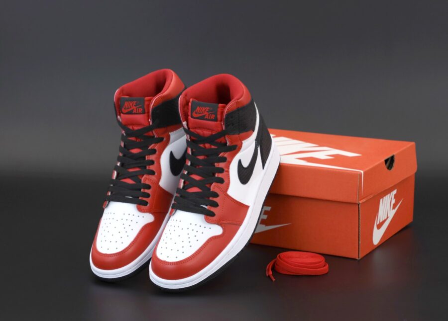 Nike Air Jordan 1 Retro High Satin Snake Chicago