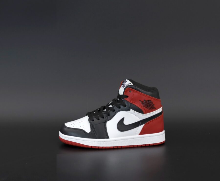 Nike Air Jordan 1 Retro High OG “Satin Black Toe”