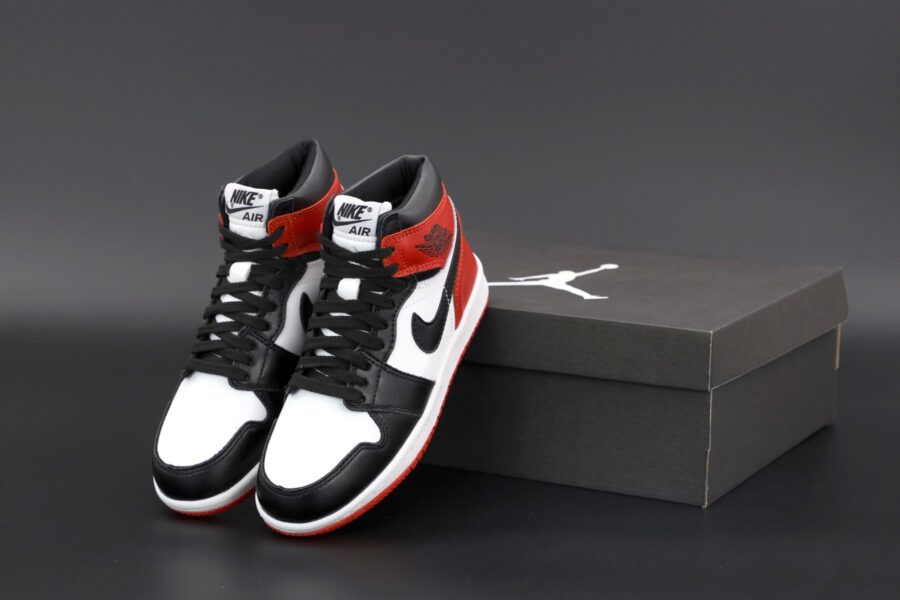 Nike Air Jordan 1 Retro High Winter "Satin Black Toe" (С мехом)