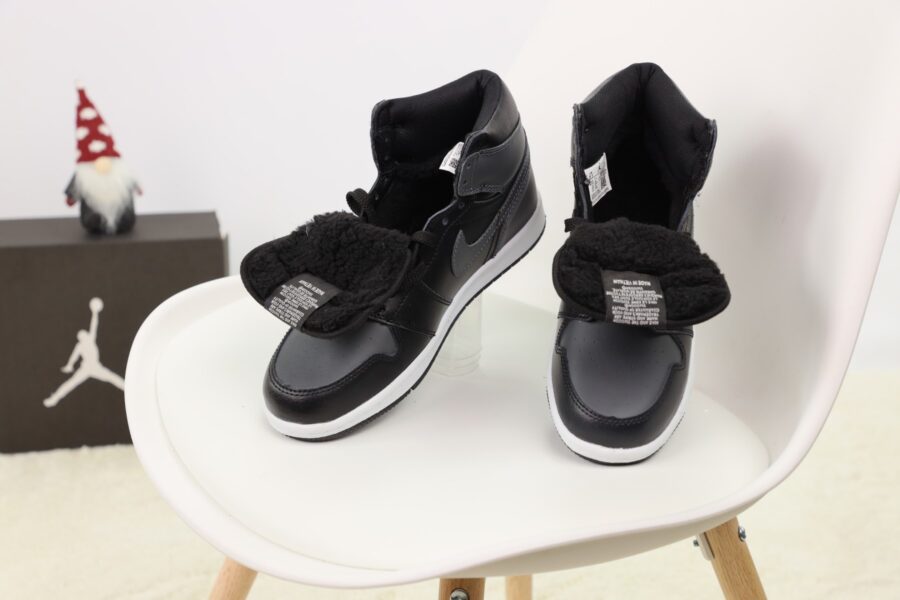 Nike Air Jordan 1 Mid Winter "Black/Grey" (C мехом)