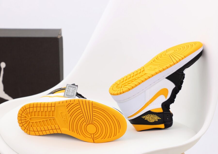 Nike Air Jordan 1 Mid SE "Laser Orange/Black"