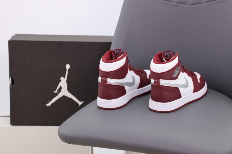 Nike Air Jordan 1 High OG GS Bordeaux