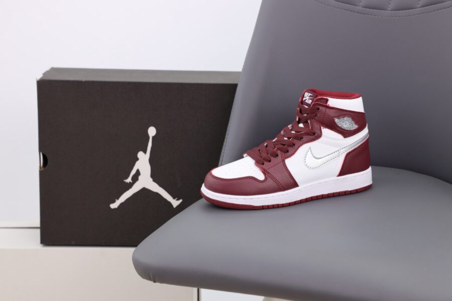 Nike Air Jordan 1 High OG GS Bordeaux