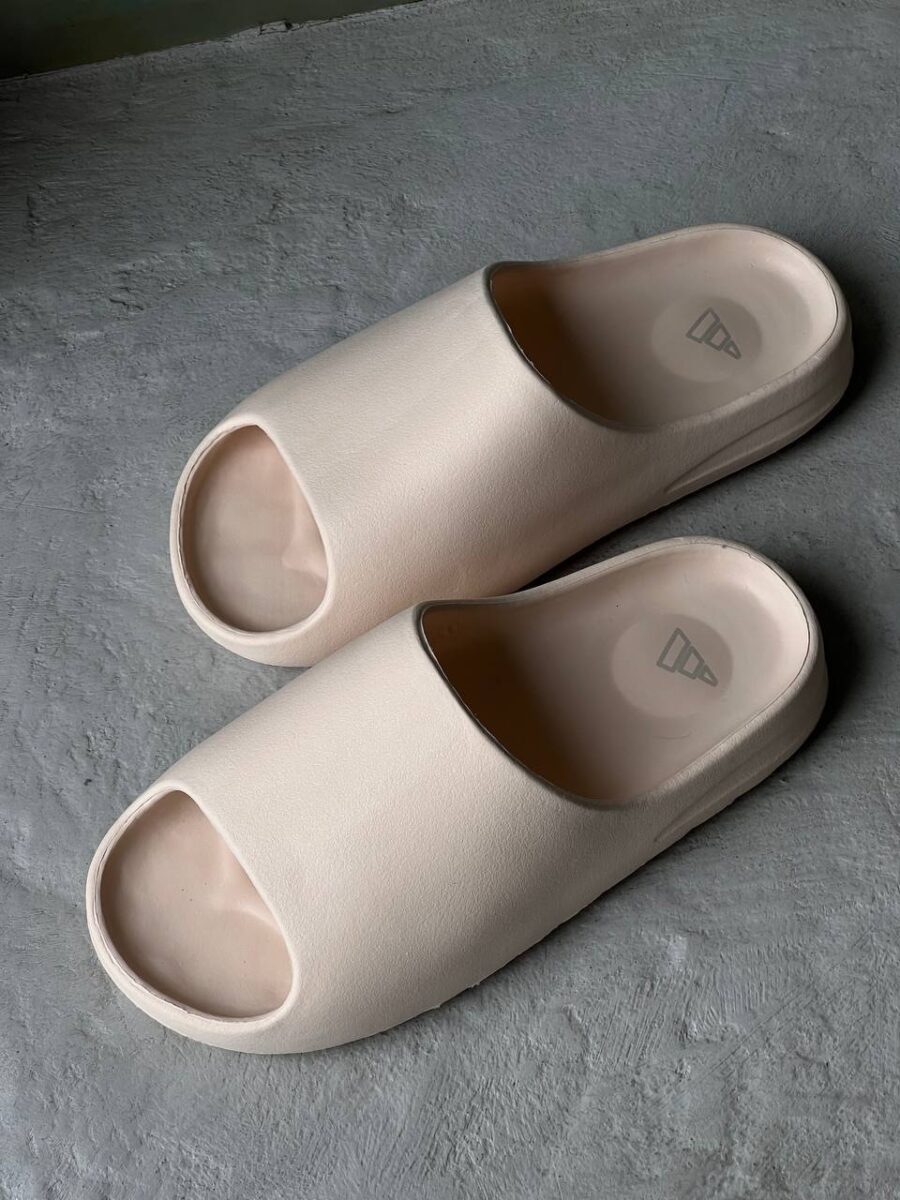 Adidas Yeezy Slide "Beige"