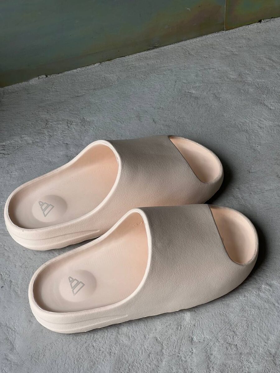 Adidas Yeezy Slide "Beige"