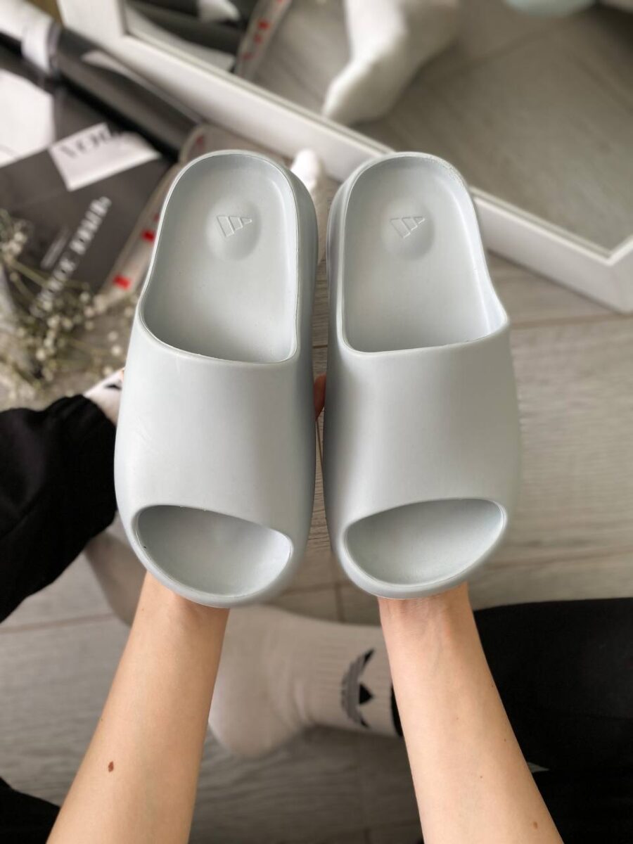 Adidas Yeezy Slide “Grey”