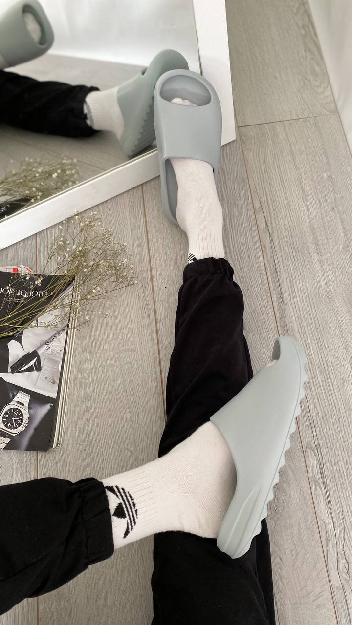 Adidas Yeezy Slide “Grey”