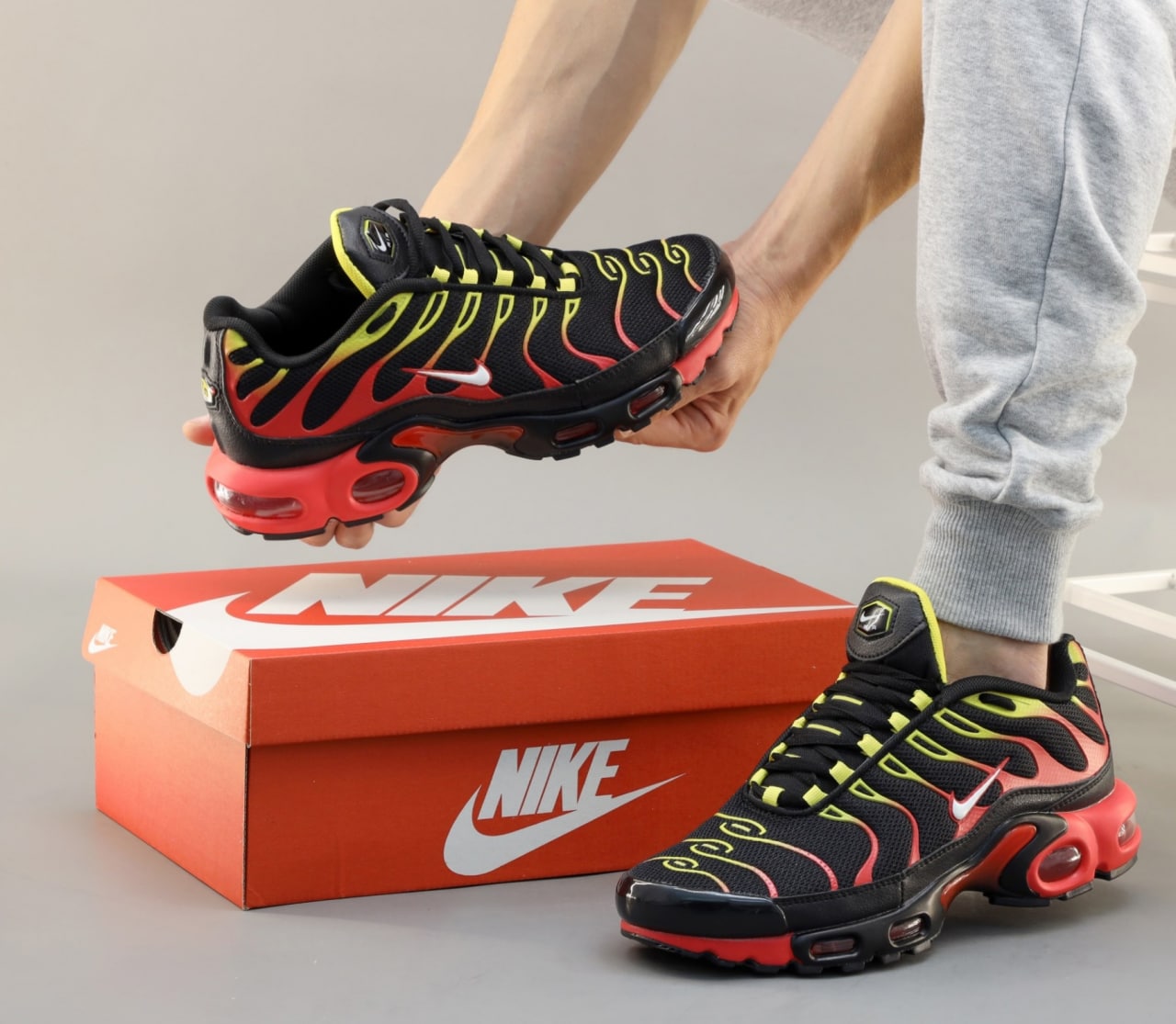 red black and yellow tns