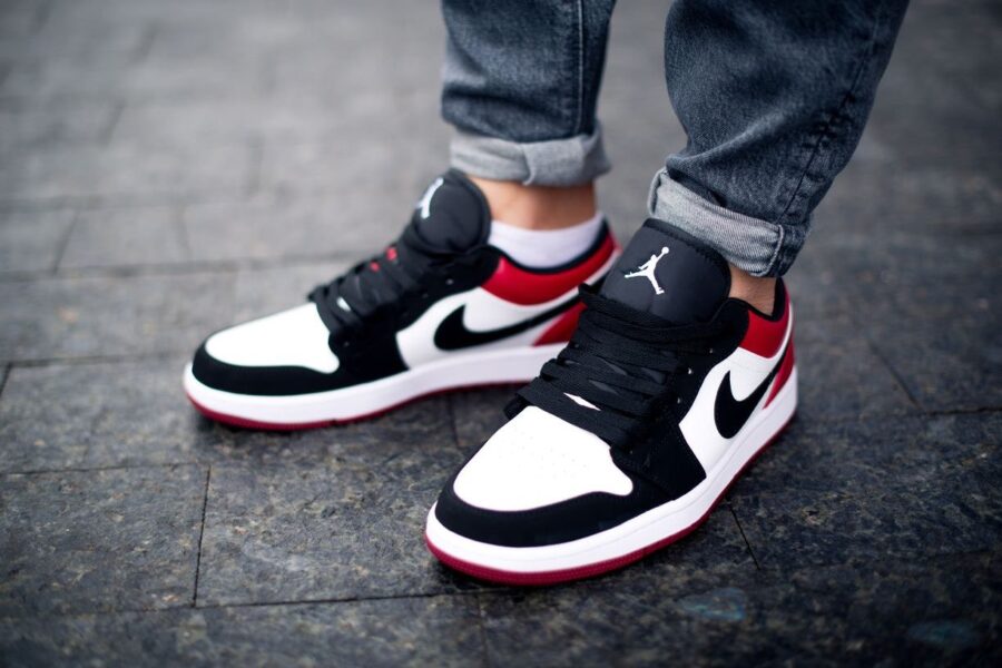 Nike Air Jordan 1 Low "Black Toe"
